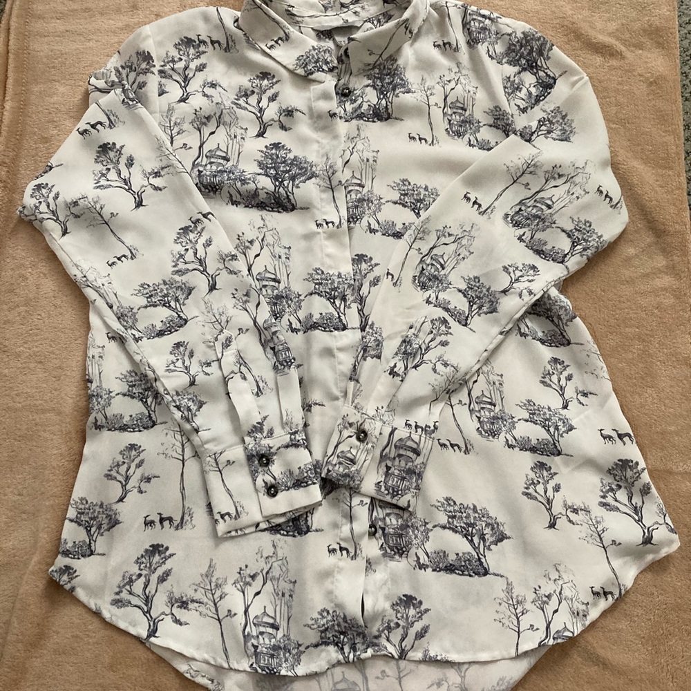 Priced 2 sell blk & white toile button up blouse